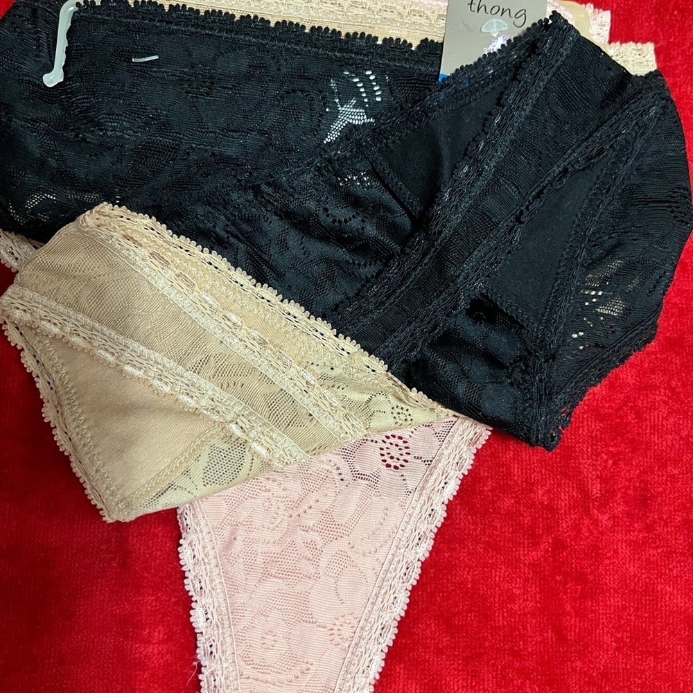 Thongs - Picture 2 of 3